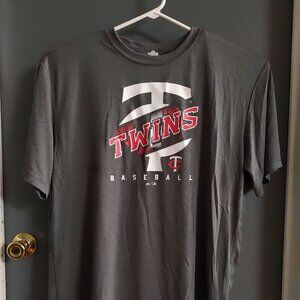 Minnesota Twins Men's XL Short Sleeve T-Shirt Gray Red White Majestic NEVER WORN
